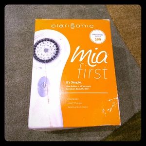Clarisonic Makeup - Clarisonic Mia First Sonic Facial Cleaning Brush Clarisonic Makeup - Clarisonic Mia First Sonic Facial Cleaning Brush